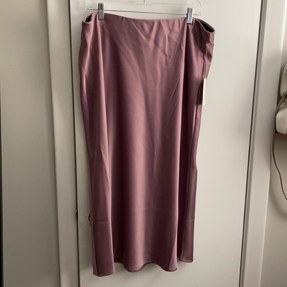 Quarter length skirt NWT